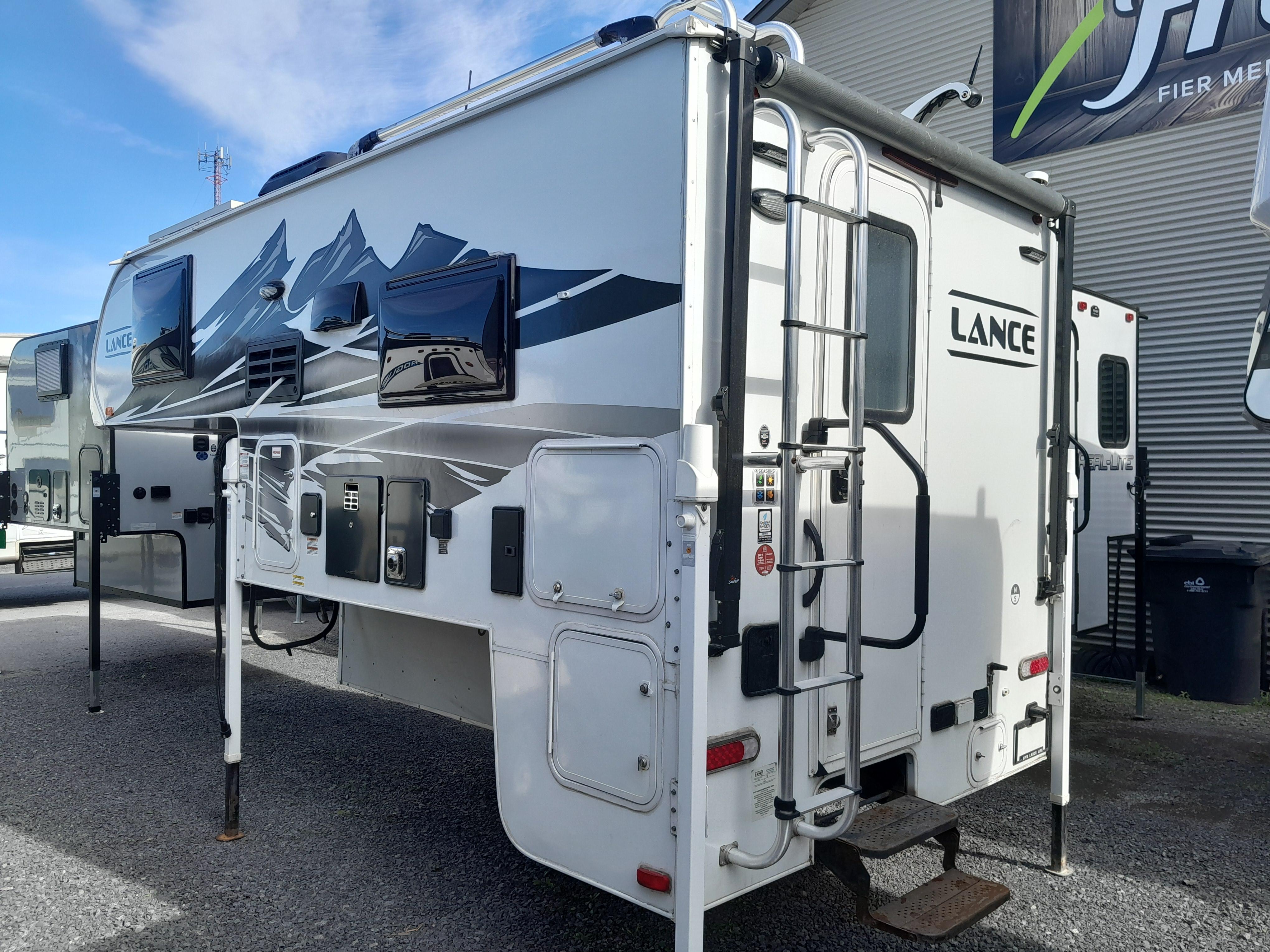 Caravane portée de marque Lance camper à vendre à Lanoraie