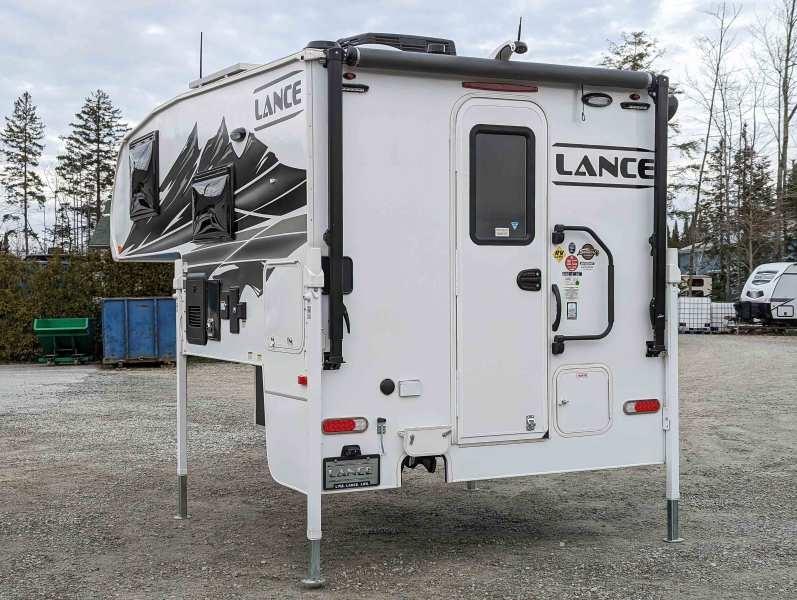 Caravane portée de marque Lance camper à vendre à Lanoraie