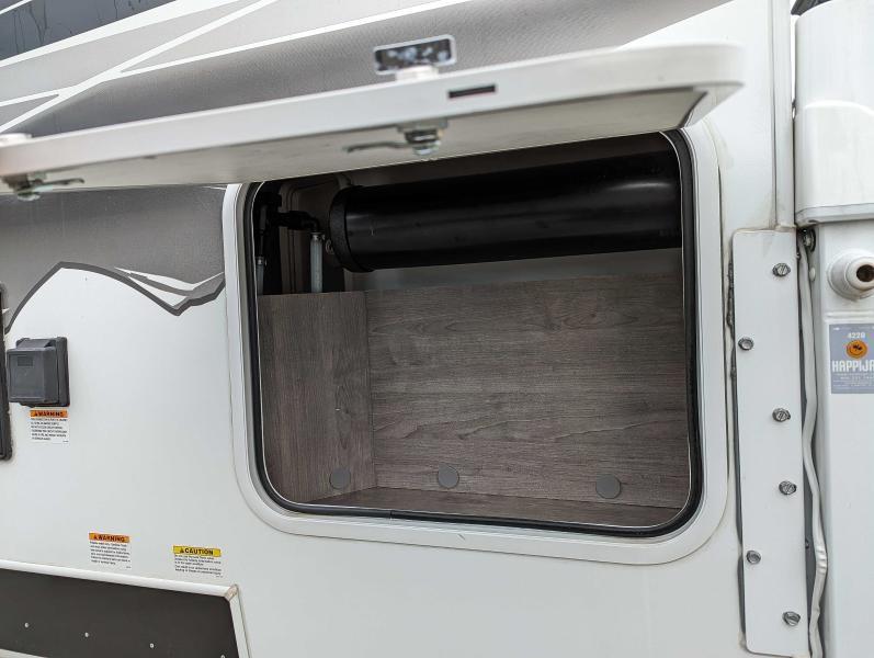 Caravane portée de marque Lance camper à vendre à Lanoraie