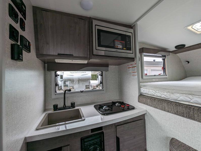 Caravane portée de marque Lance camper à vendre à Lanoraie