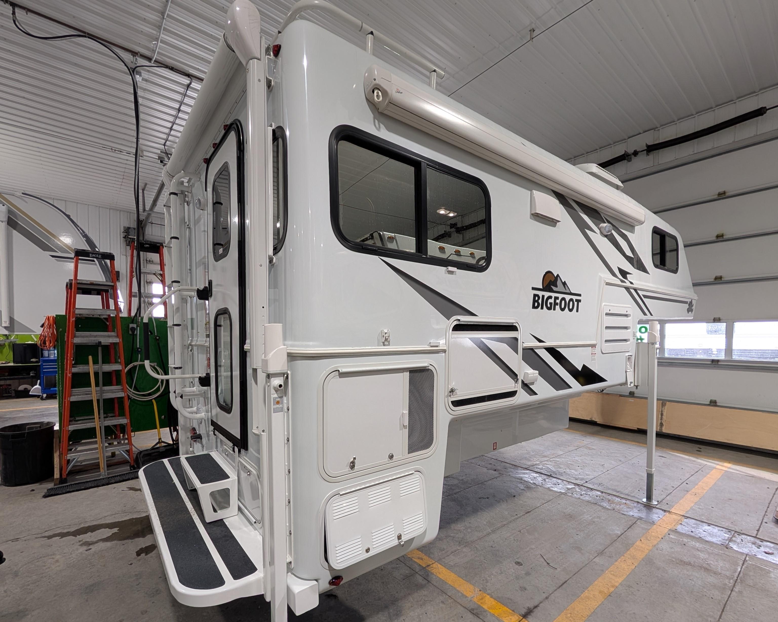 Caravane portée de marque Bigfoot rv à vendre à Lanoraie