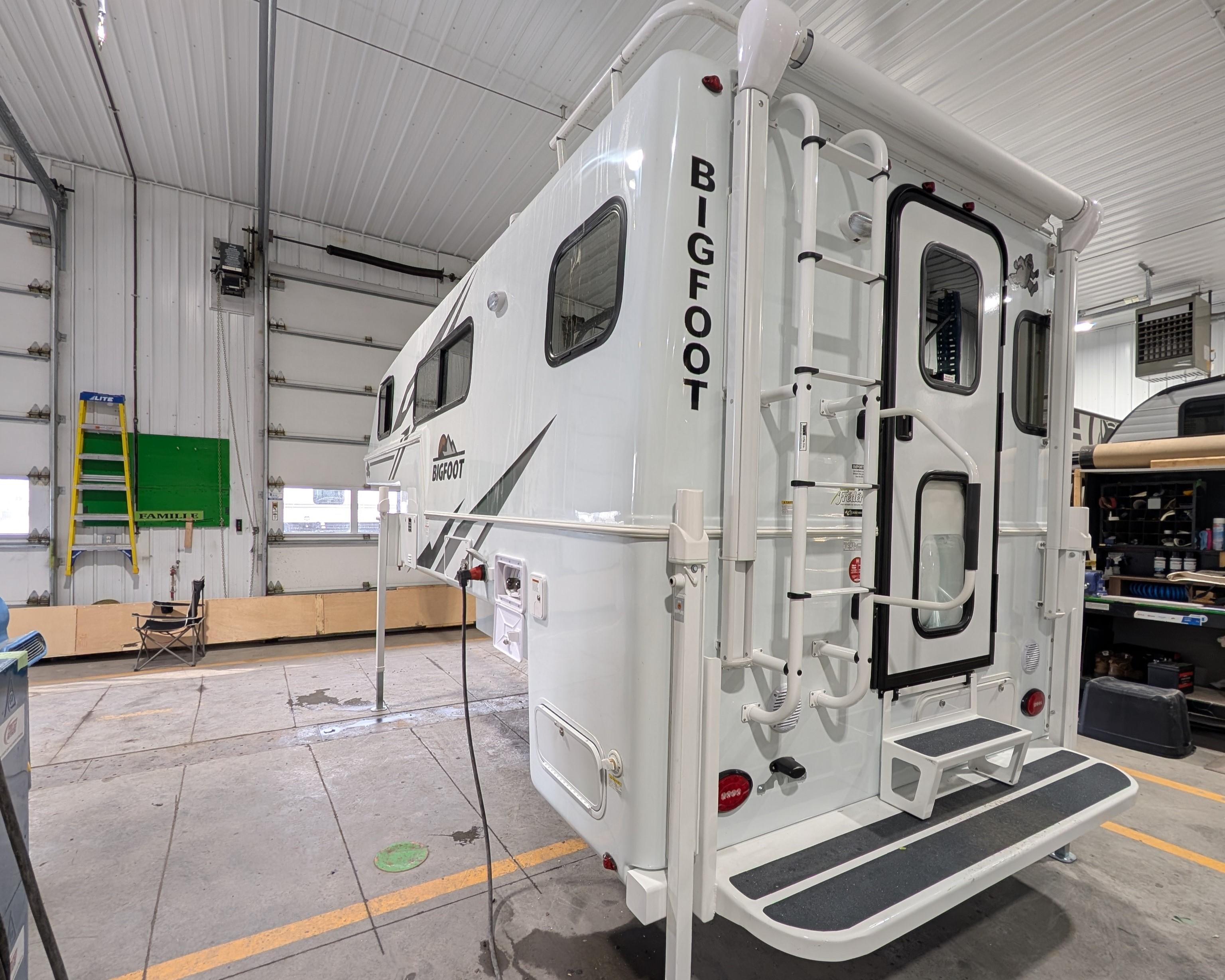 Caravane portée de marque Bigfoot rv à vendre à Lanoraie