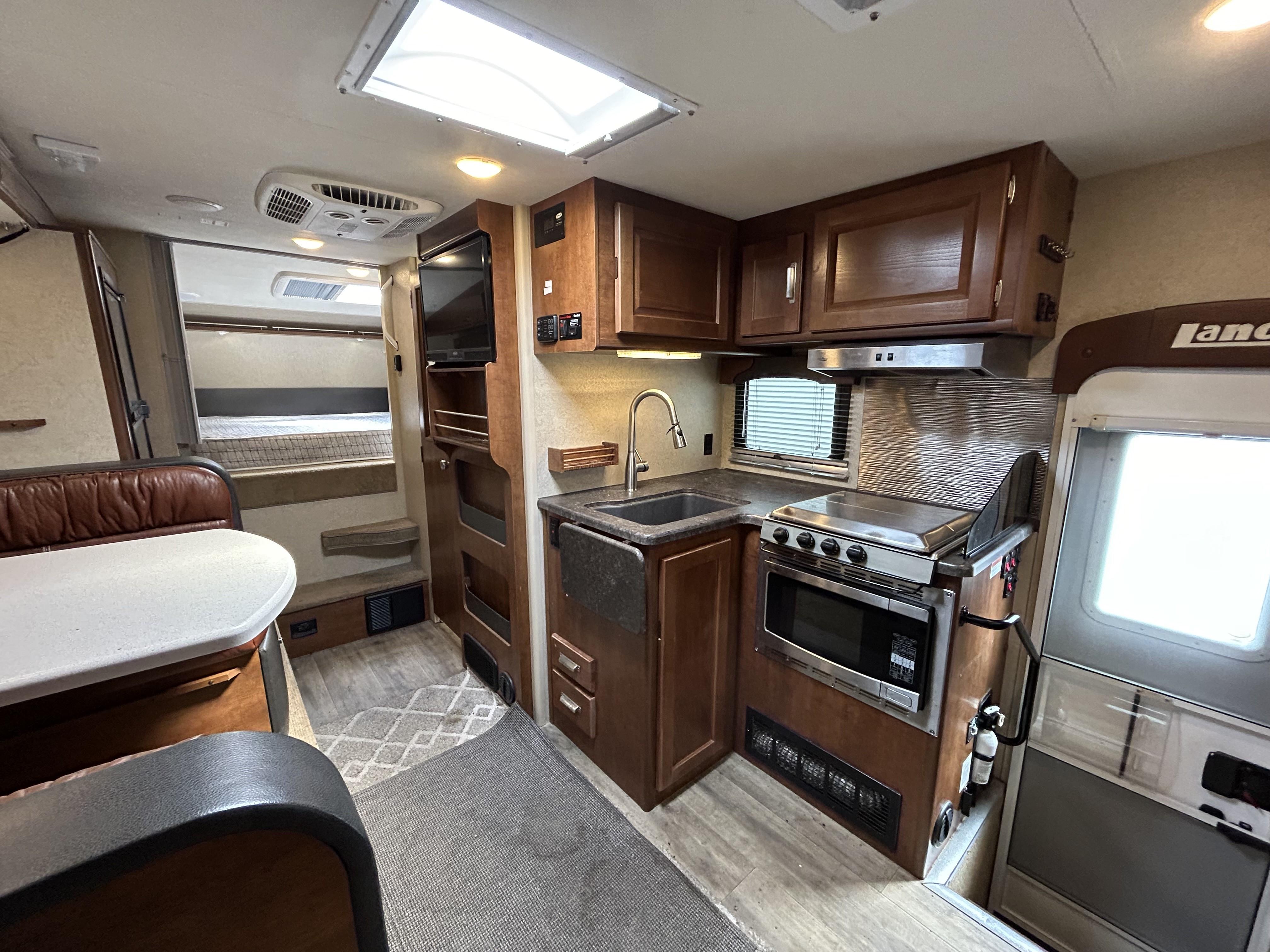 Caravane portée de marque Lance camper à vendre à Lanoraie