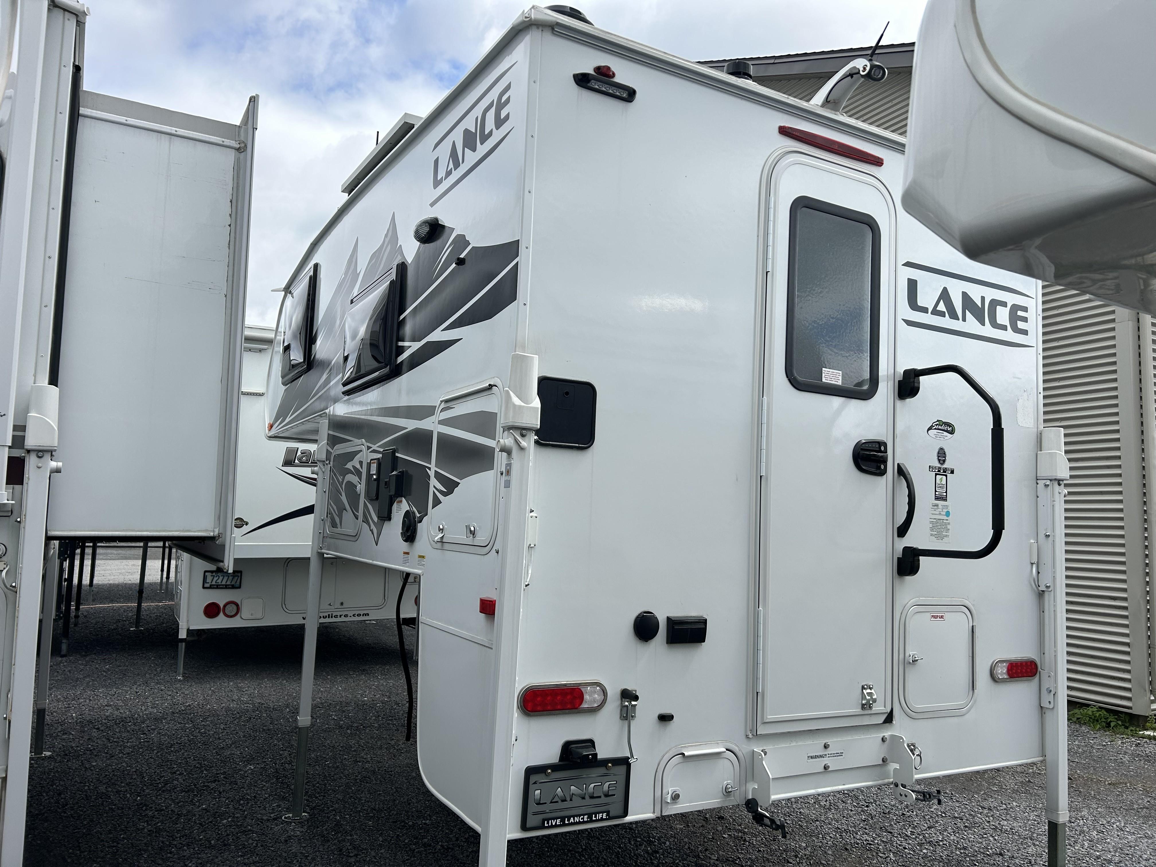 Caravane portée de marque Lance camper à vendre à Lanoraie