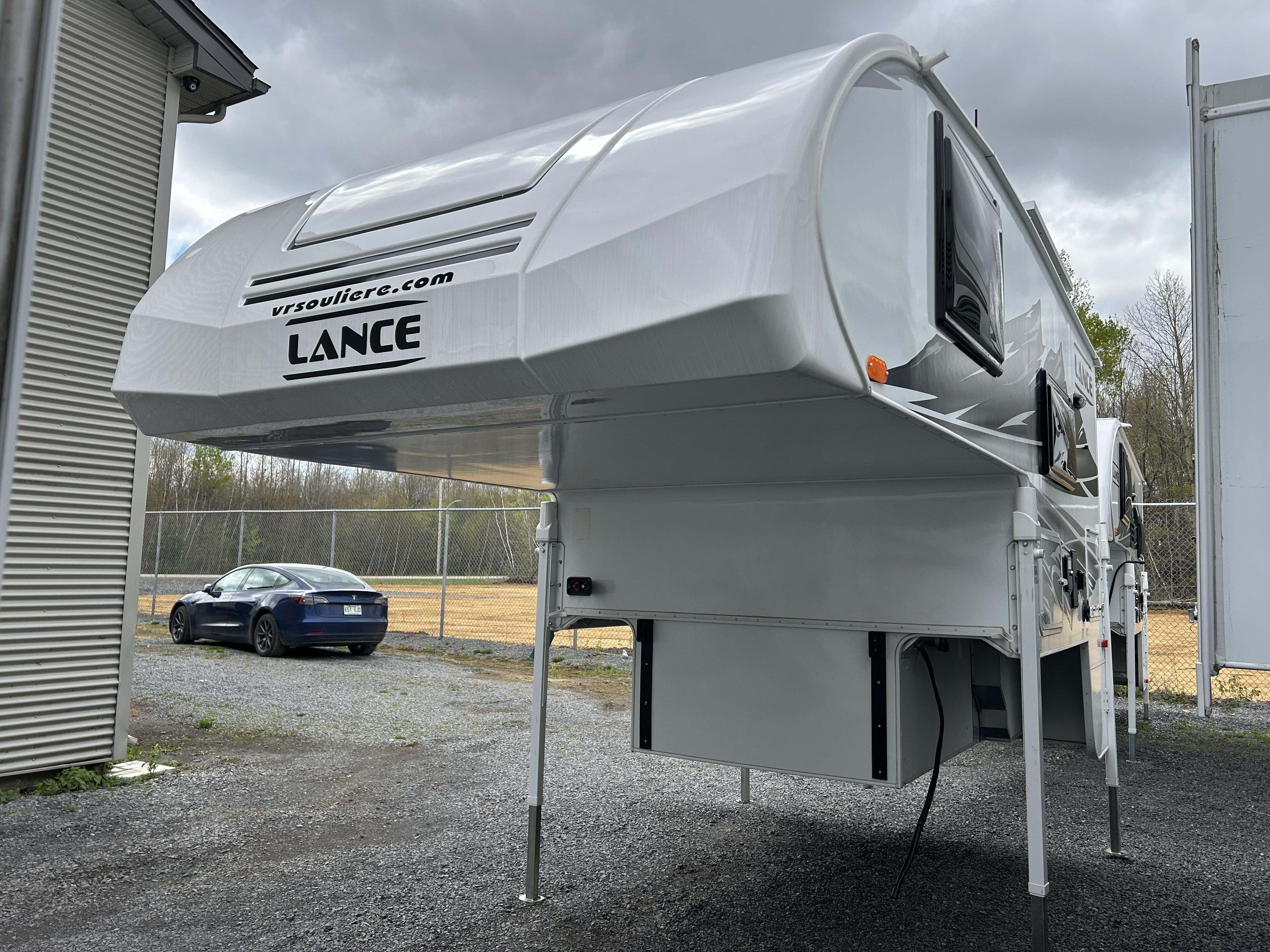 Caravane portée de marque Lance camper à vendre à Lanoraie