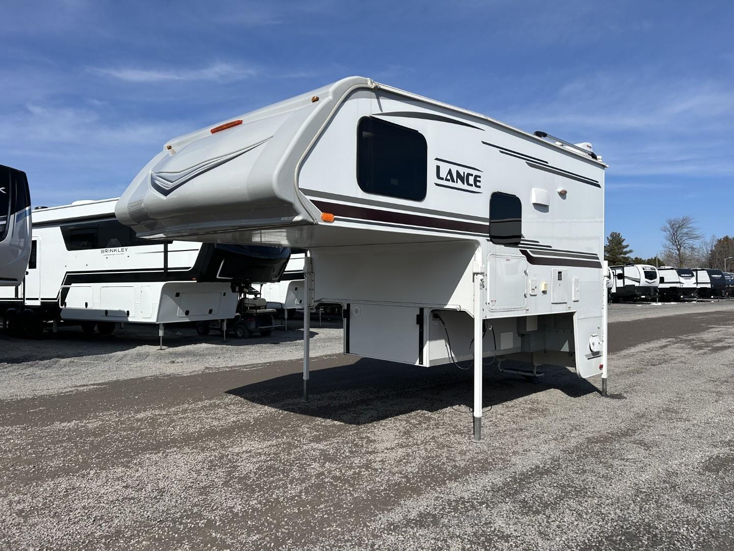 Caravane portée de marque Lance camper à vendre à Lanoraie