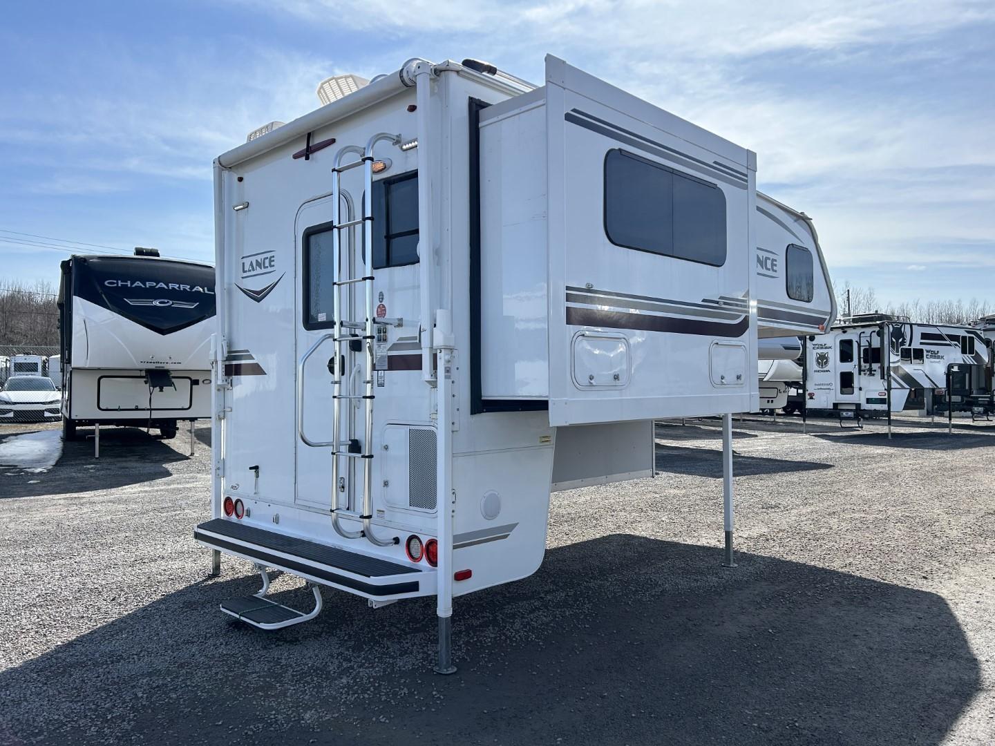 Caravane portée de marque Lance camper à vendre à Lanoraie