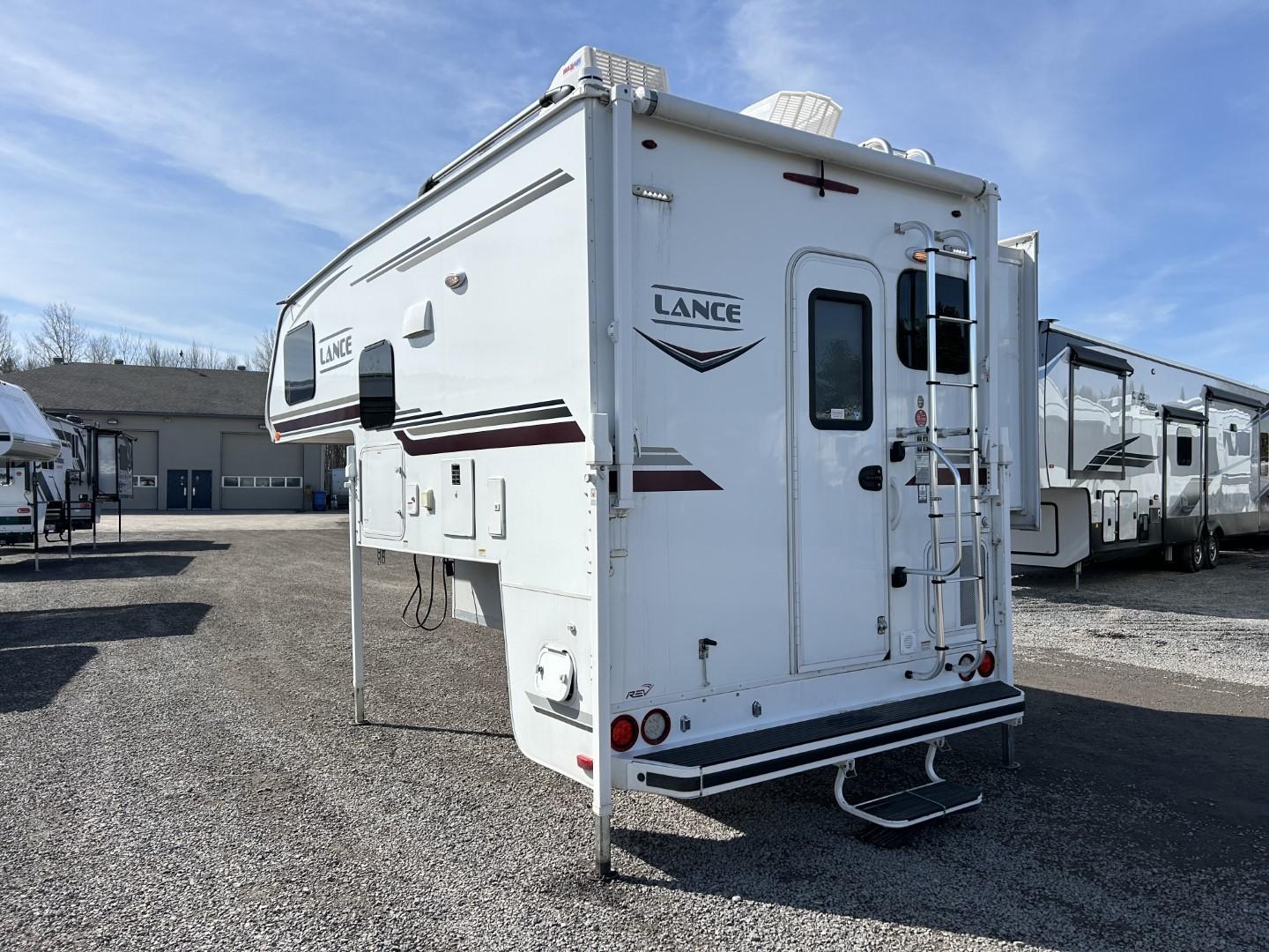 Caravane portée de marque Lance camper à vendre à Lanoraie