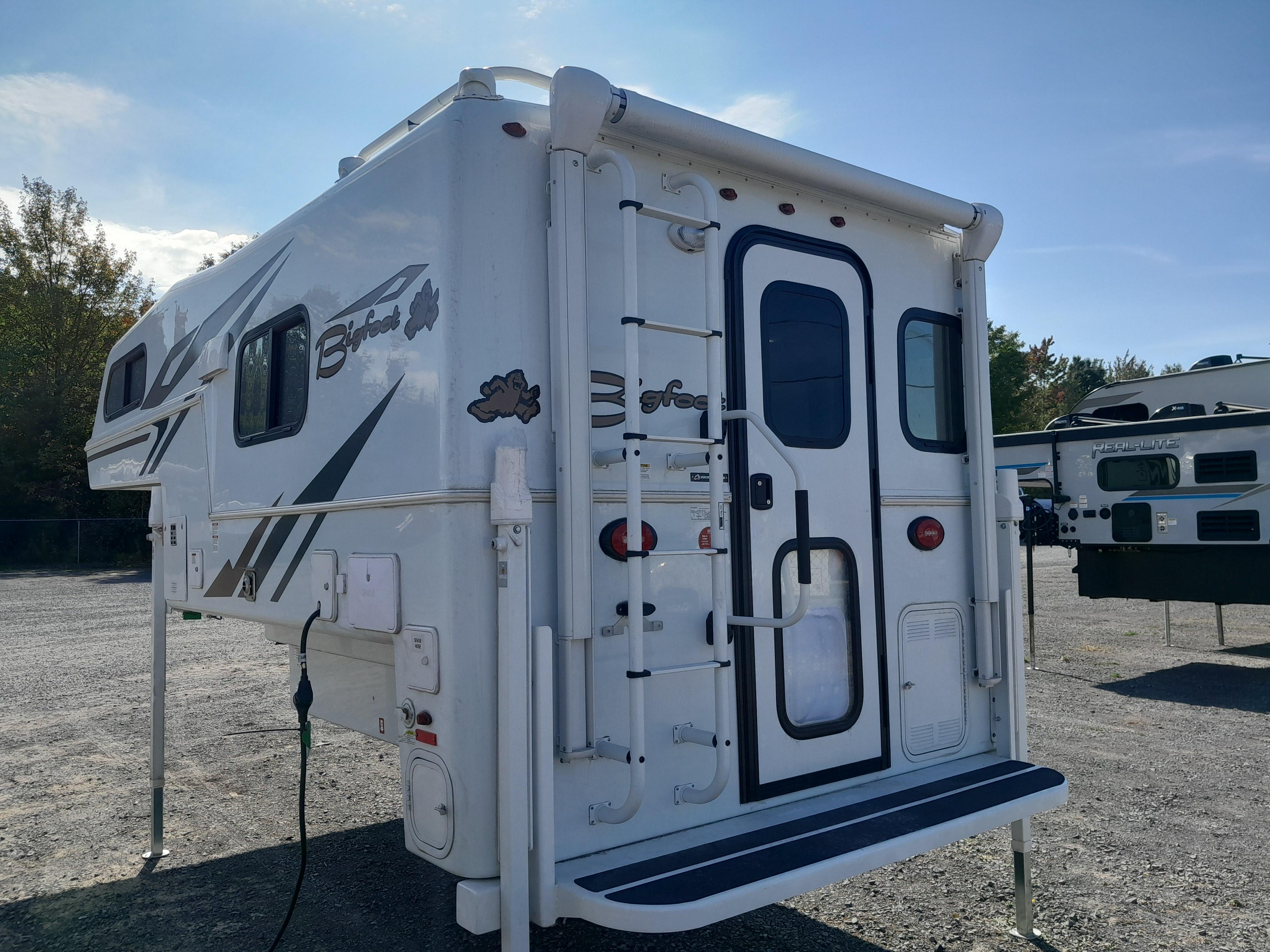 Caravane portée de marque Bigfoot rv à vendre à Lanoraie